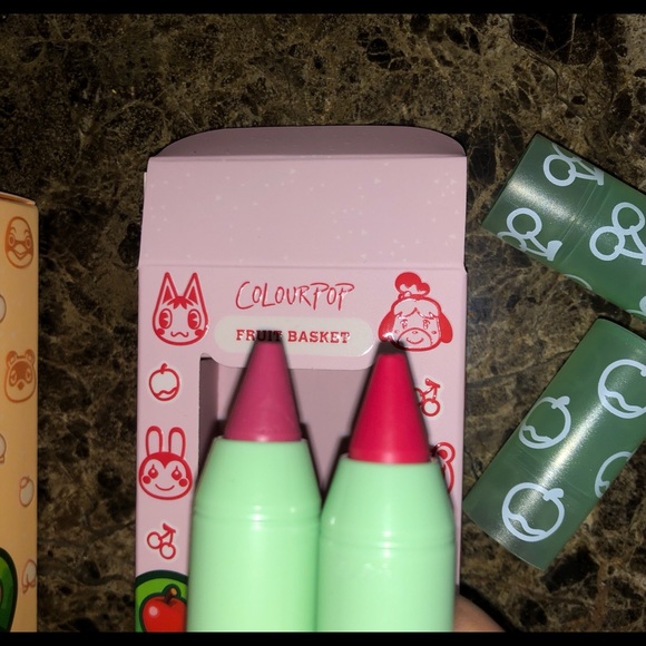 BNIB ANIMAL CROSSING x COLOURPOP Full Makeup Collection + Stickers ! - Picture 11 of 16